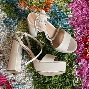 Steve Madden LESS BONE PATENT heels // 6.5